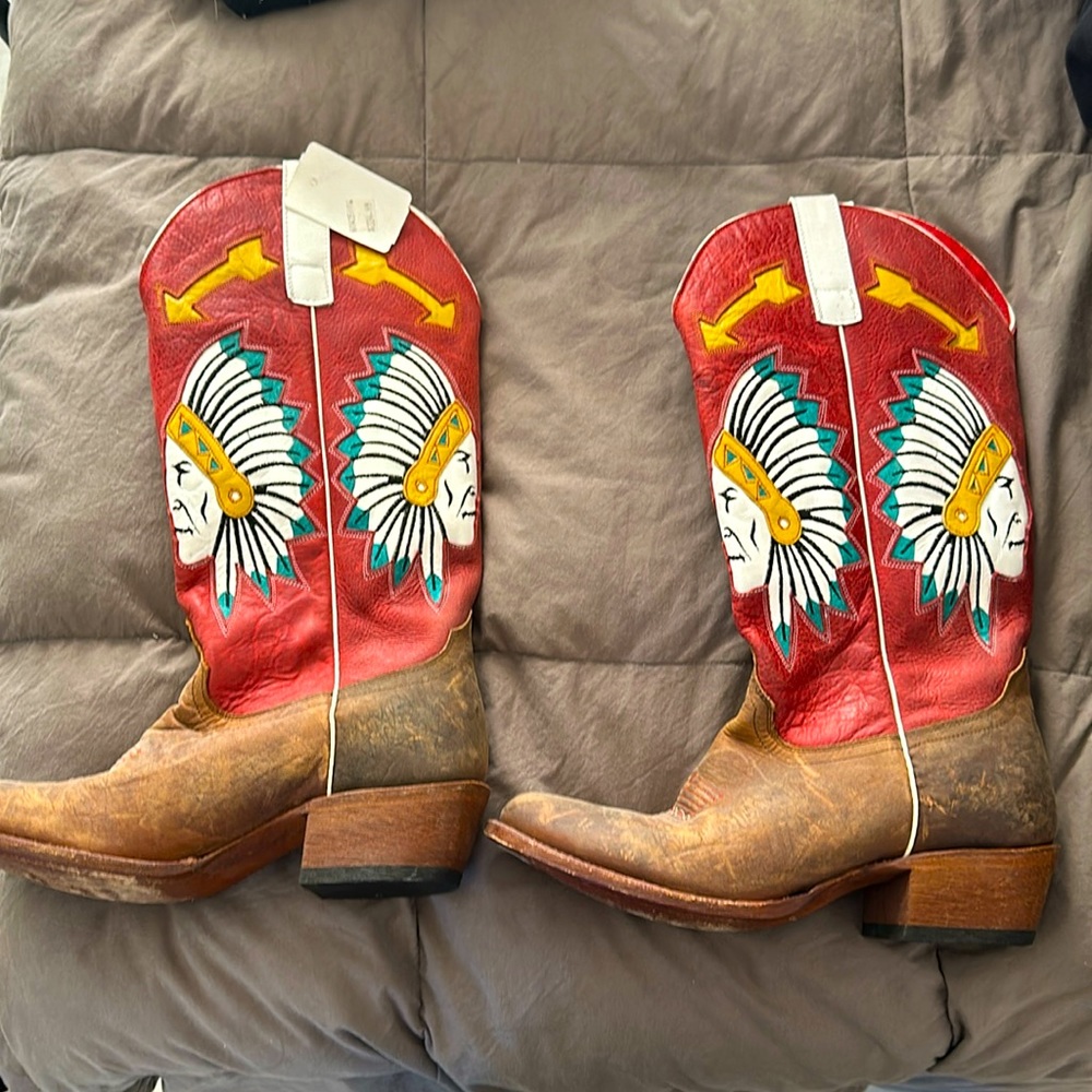 New with tags Macie Bean Indian Cowboy Boots only tried on so cute size 9